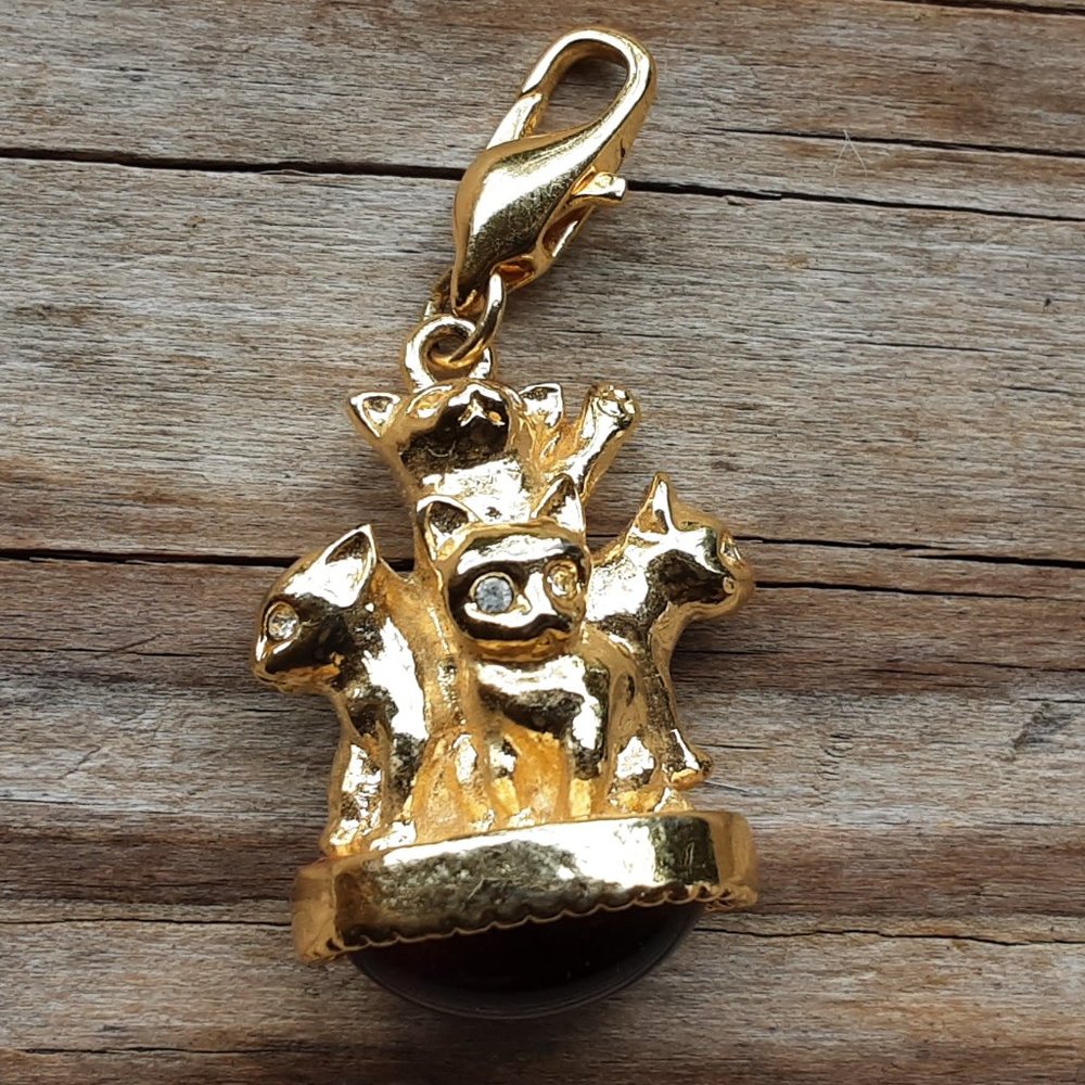 Gold tone cat charm with glass stone